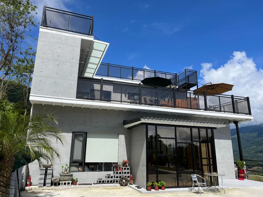 1350 Hostel - Image 1