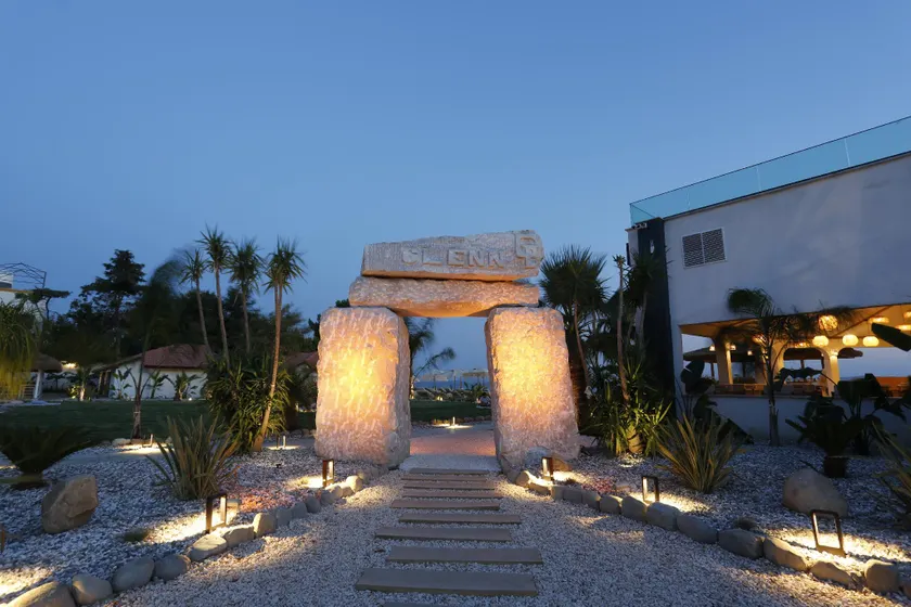 Glenn Hotel & Beach - Image 1