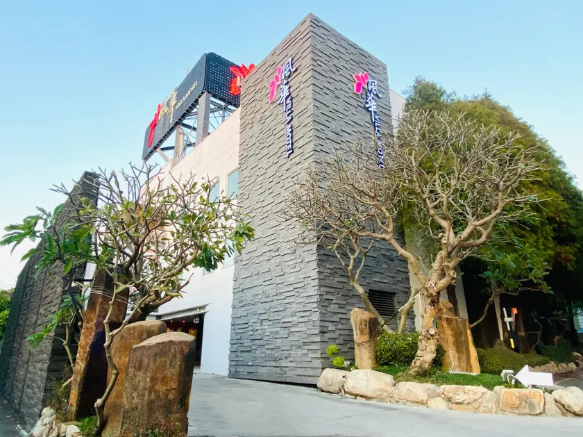 Orient Luxury Villa Motel - Image 1