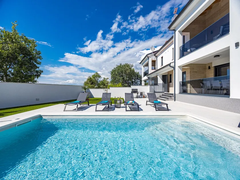 Villa in Pula near Hidrobaza Beach - Image 1