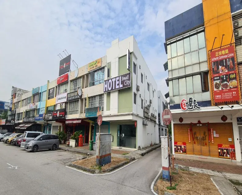 OYO 90862 Hotel Small City - Image 1