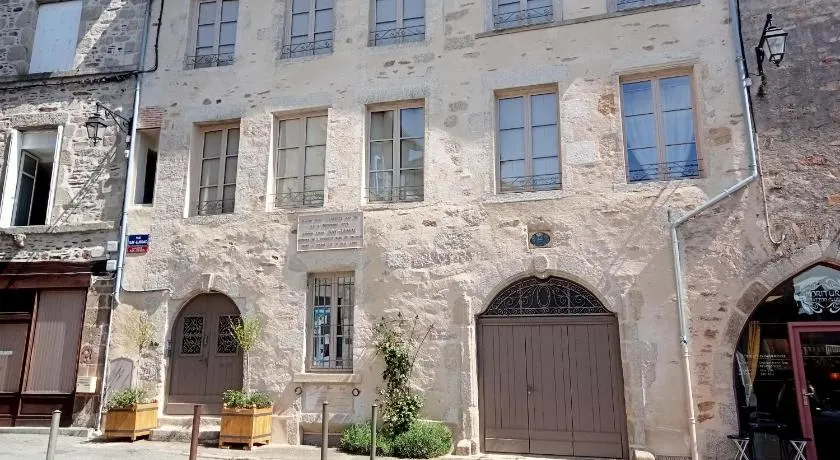 MAISON GAY LUSSAC St LEONARD DE NOBLAT - Image 1