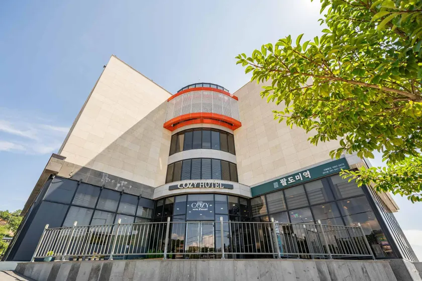 Yeosu Koji Hotel - Image 1