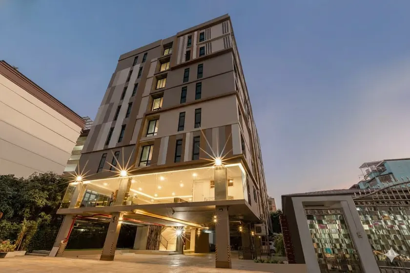 IMPRESS Hotel HUAI Khwang - Image 1