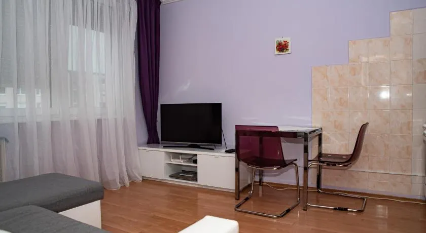 LOVELY ONE BEDROOM APARTMENT - Image 1