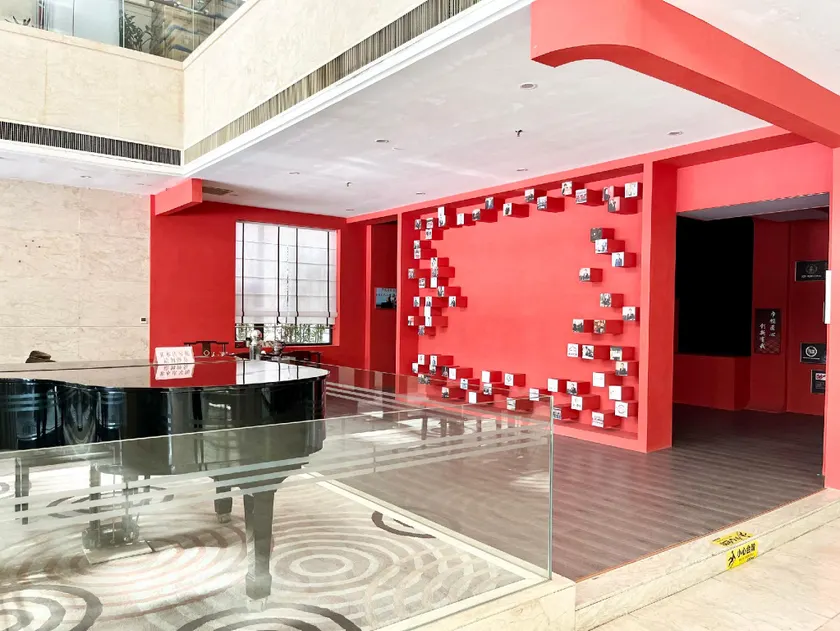 University Hotel - Image 1