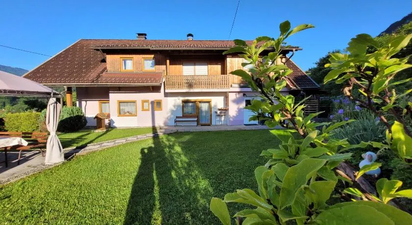 Apartamento con terraza, jardín y barbacoa | Vistas a la naturaleza - Image 1