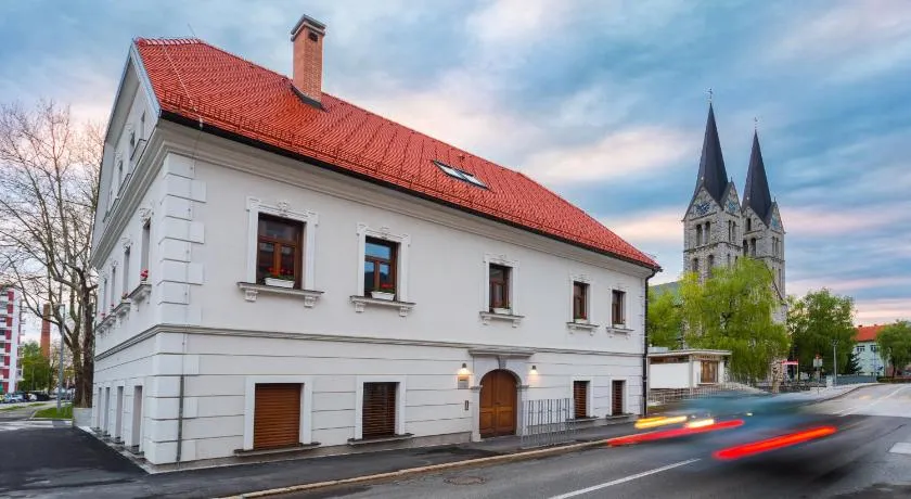 Hostel Bearlog Kočevje - Image 1
