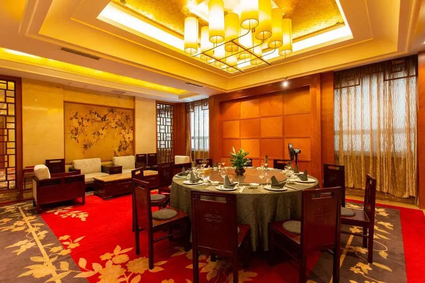 Changsheng International Hotel - Image 1