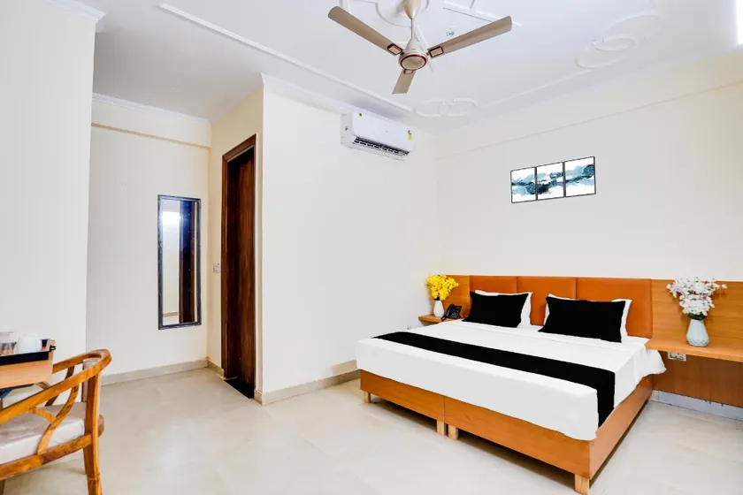 Townhouse Sector 121 Noida - Image 1