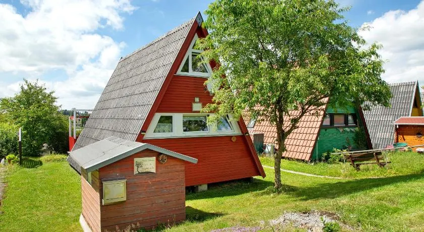 Casa de férias \"Villa Königsdorf Am See\" com vista para o lago, terraço privado e acesso Wi-Fi - Image 1