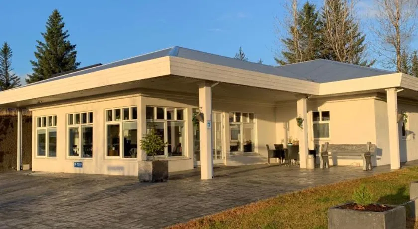Varmi Guesthouse Apartments & rooms - Image 1