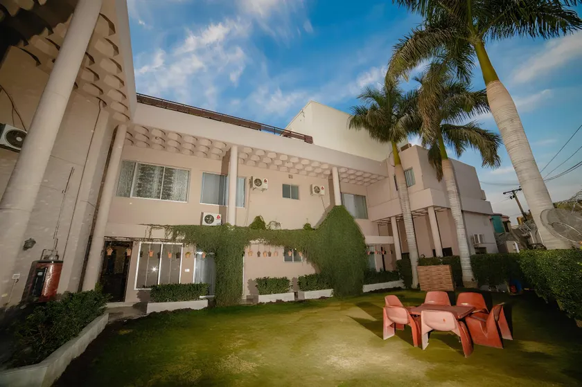 VIP House Shelton - Image 1