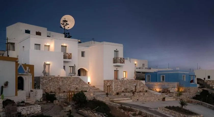 MIKRES CYCLADES DONOUSSA - Image 1