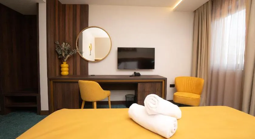 Hotel Central - Image 1
