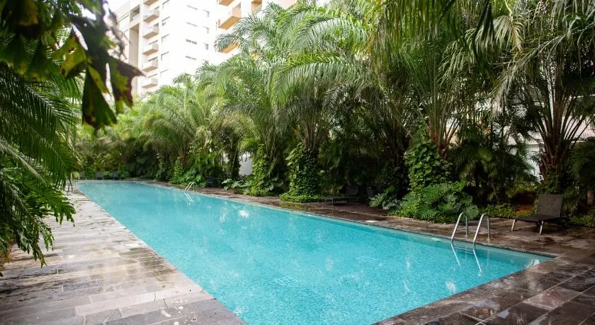 Apartamento apta para familias con piscina y jardín | Vistas a la ciudad - Image 1