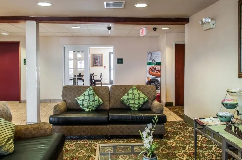 Quality Inn Farmington - Image 1