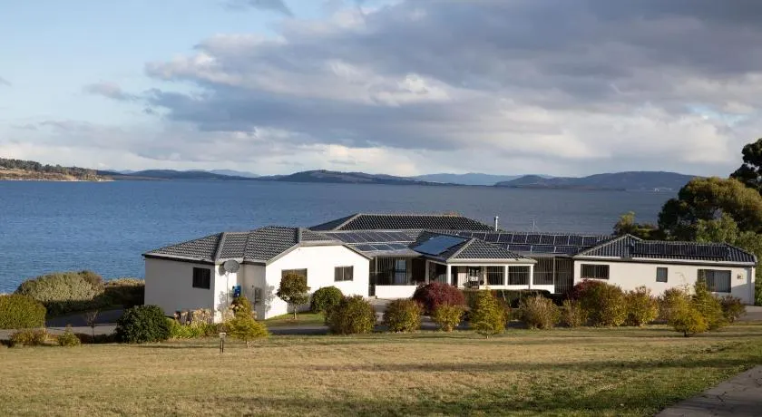 Sea View Guest House - Image 1