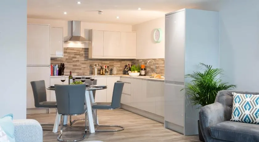 Cotels 7Zero1 Aparthotel Serviced Apartments with Parking & Reception - Image 1