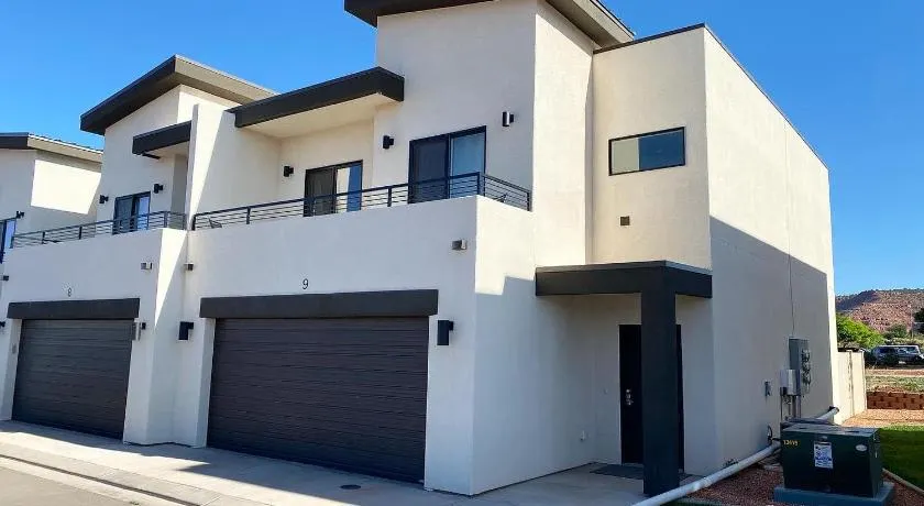 Spacious Modern Family Townhome Close to Downtown Kanab - Image 1
