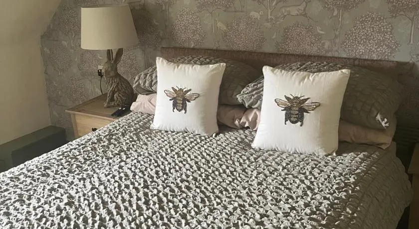 The Bee Hive Hotel - Image 1