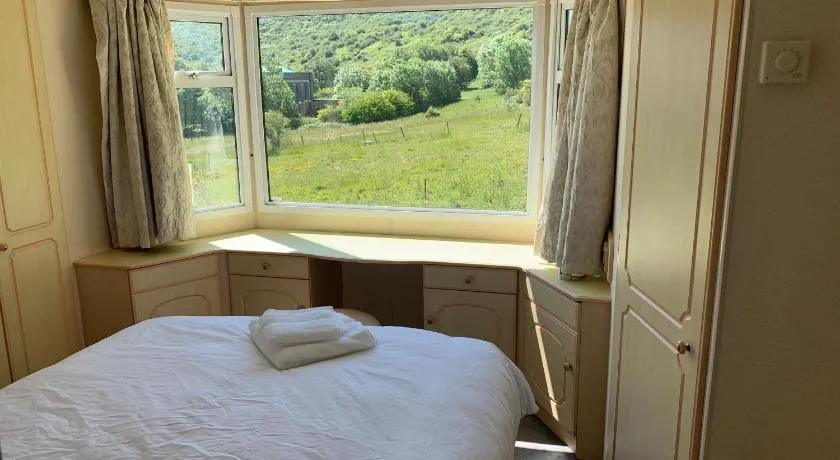 Private Countryside Holiday Cabin 10 mins from Brighton - Image 1