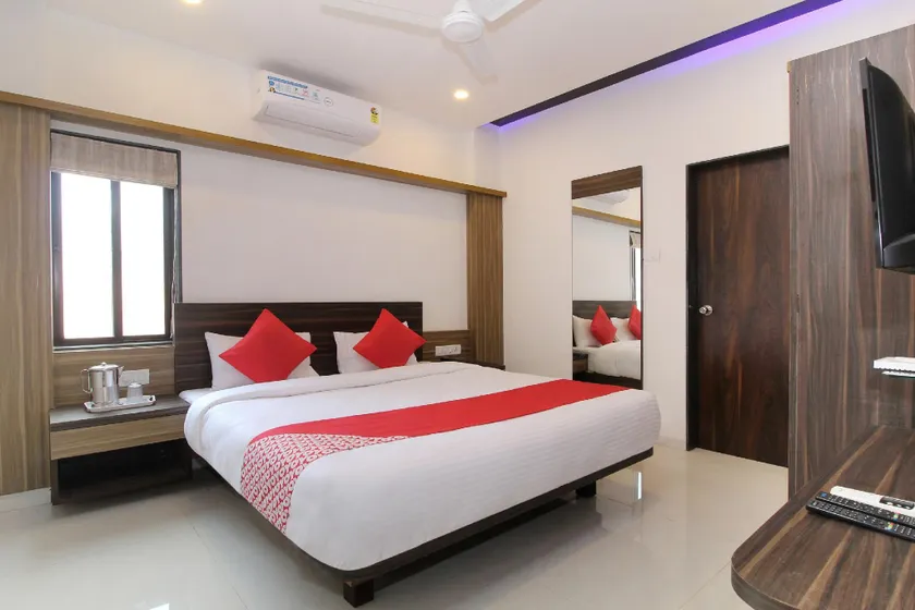OYO 38421 Hotel Sarthak Residency - Image 1