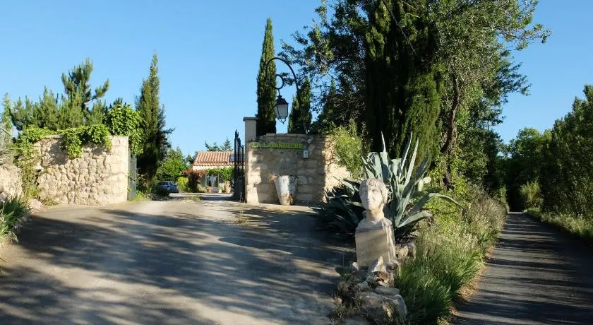 LA LAVANDIERE Famille Amis Relais Motards - Image 1