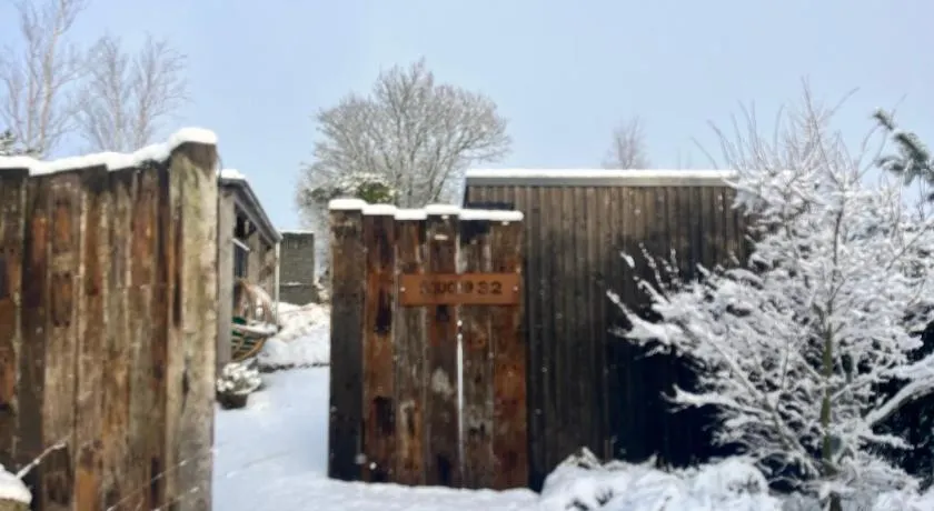 Square 32 Luxury Shipping container - Image 1