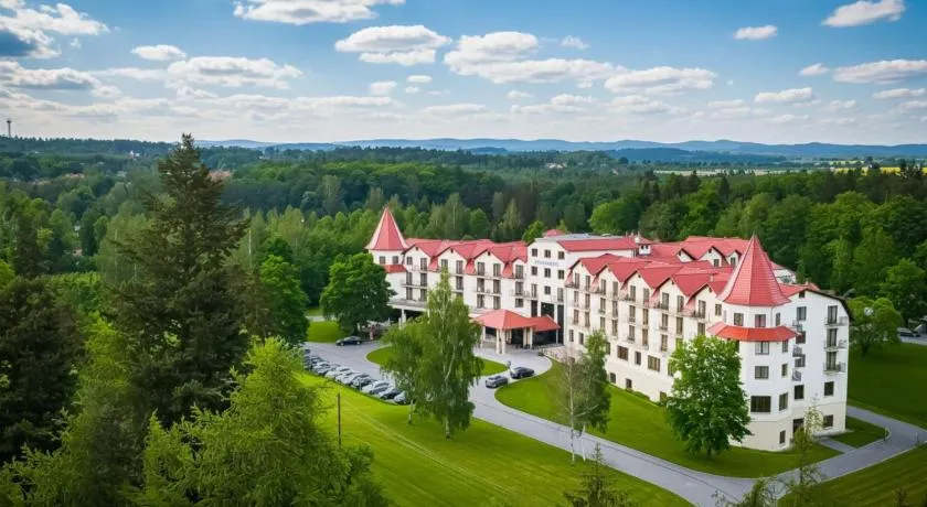 Hotel Nowy Zdrój - Centrum Zdrowia i Wypoczynku - Image 1