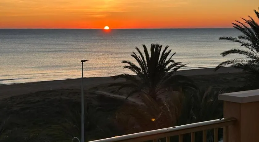 Apartamento primera línea de playa - Image 1