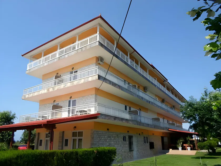 Denis Hotel and Bungalows - Image 1
