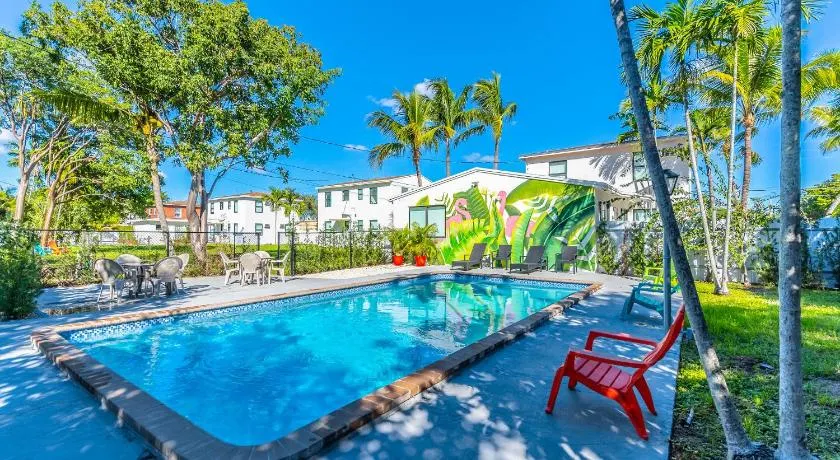 Renovated Apts with Kitchen, Fast WiFi, Smart TV, Roku & Pool Onsite 4 mi to Surfside Beach - Image 1