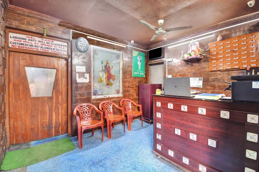 OYO 805742 Vikram Lodge - Image 1