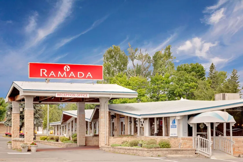 Ramada by Wyndham 1000 Islands Gananoque - Image 1
