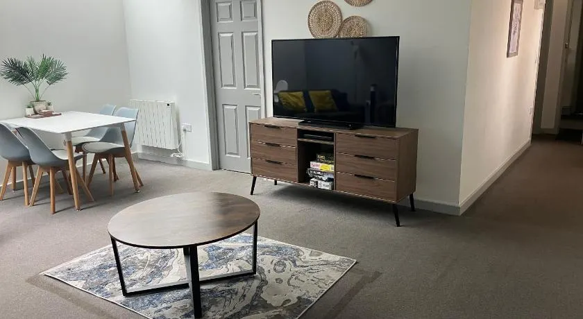 Lancing Apartments - Spacious 2 Bed - Sleeps 6 - Burnham Village - Image 1