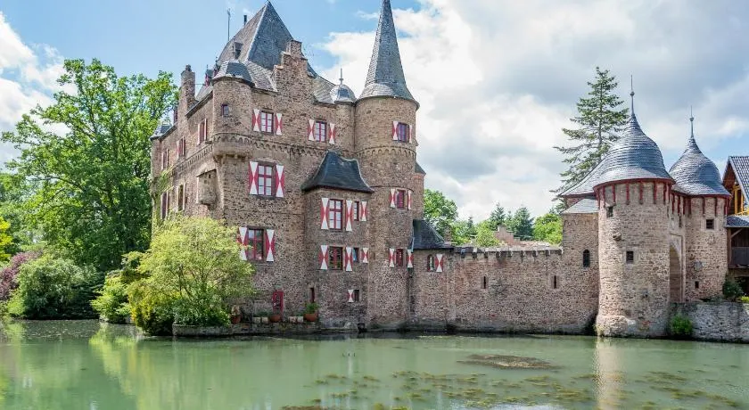 Burg Satzvey - Image 1