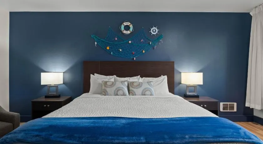 Sunset Haven Oceanfront Hotel - Image 1