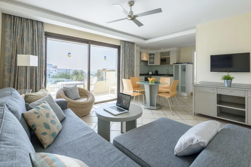 Perla Gris Aparthotel - Image 1