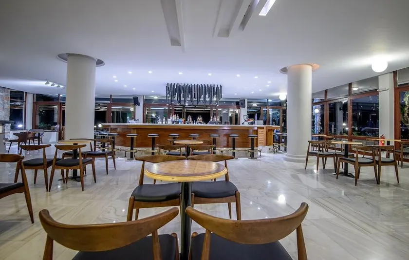 Marina Beach Hotel - Image 1
