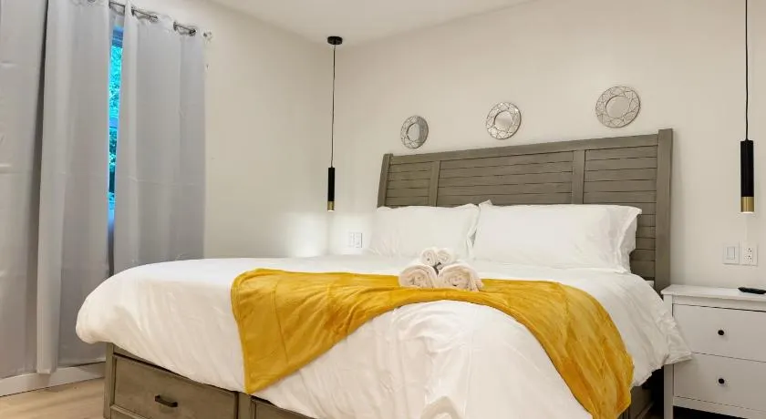 Cypress Suites - Stylish apartments in Newburgh IN - Image 1