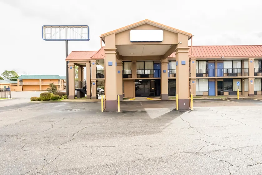 OYO Hotel Bossier City LA - Red River - Image 1