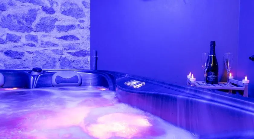 Cosy Room Jacuzzi Romantique - Image 1