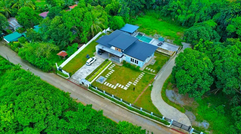 R Villa and Garden - Image 1