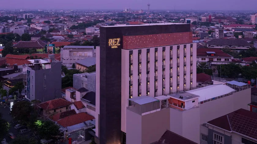 REZ Hotel Semarang - Image 1