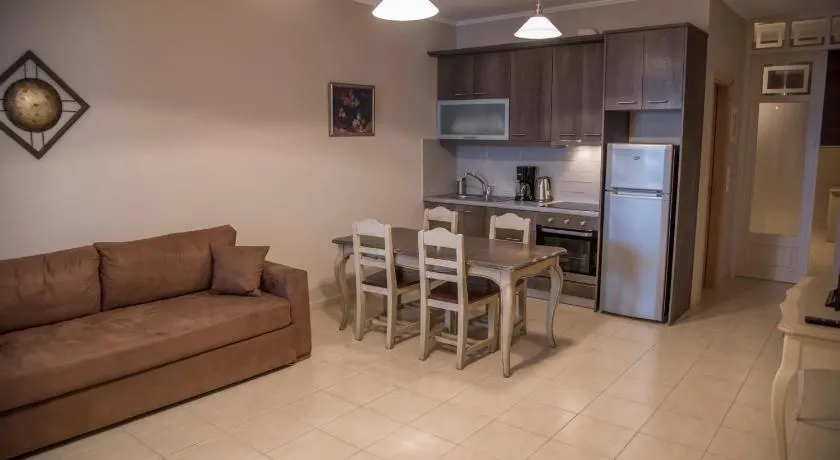 Aperanto House Paralia Loutsas - Image 1