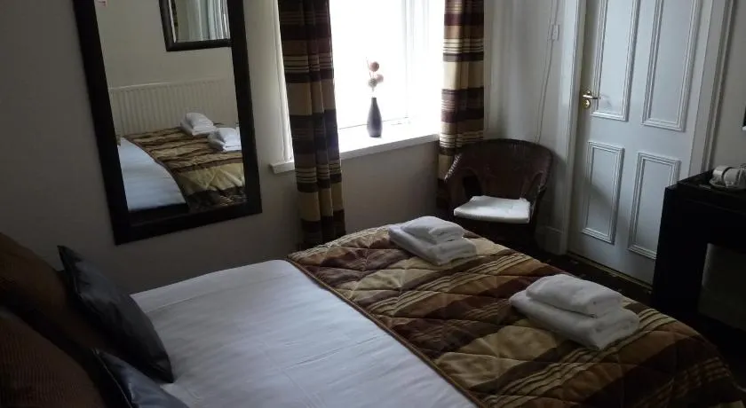 The Spinnaker Hotel - Image 1