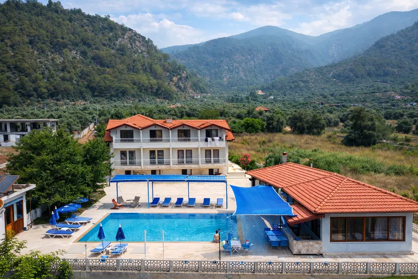 Emir Palas Hotel - Image 1