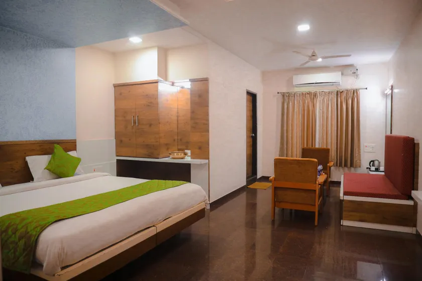 Hotel Madhuvan International - Image 1