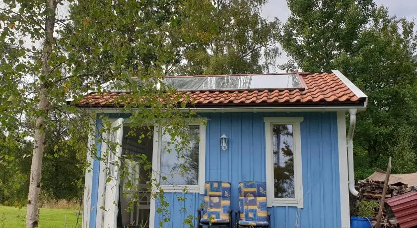 Gäststuga i vacker natur, bastu, bubbelpool sommartid och gratis parkering nära Borås, Ulricehamn och Lassalyckan, guesthouse with nice view with sauna and free parking close to Dalsjöfors and fishing - Image 1